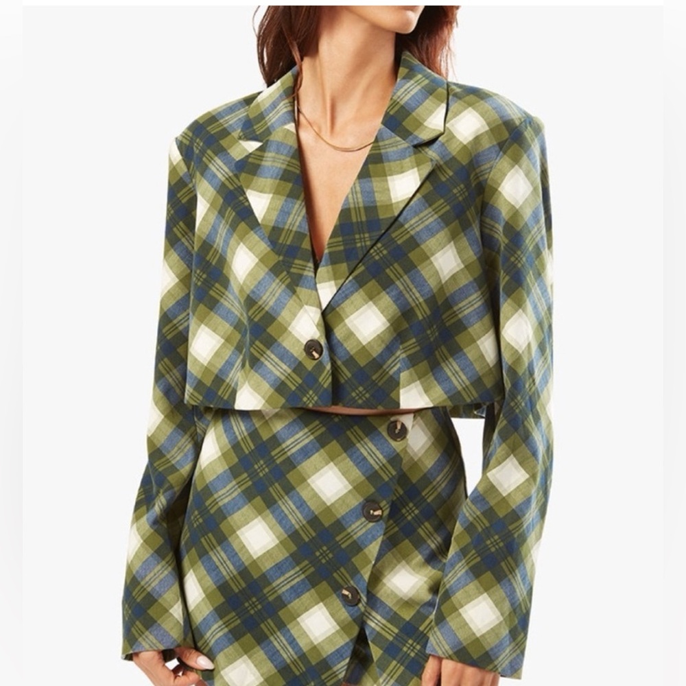 FLASH SALE NWT Cropped Boxy Blazer
